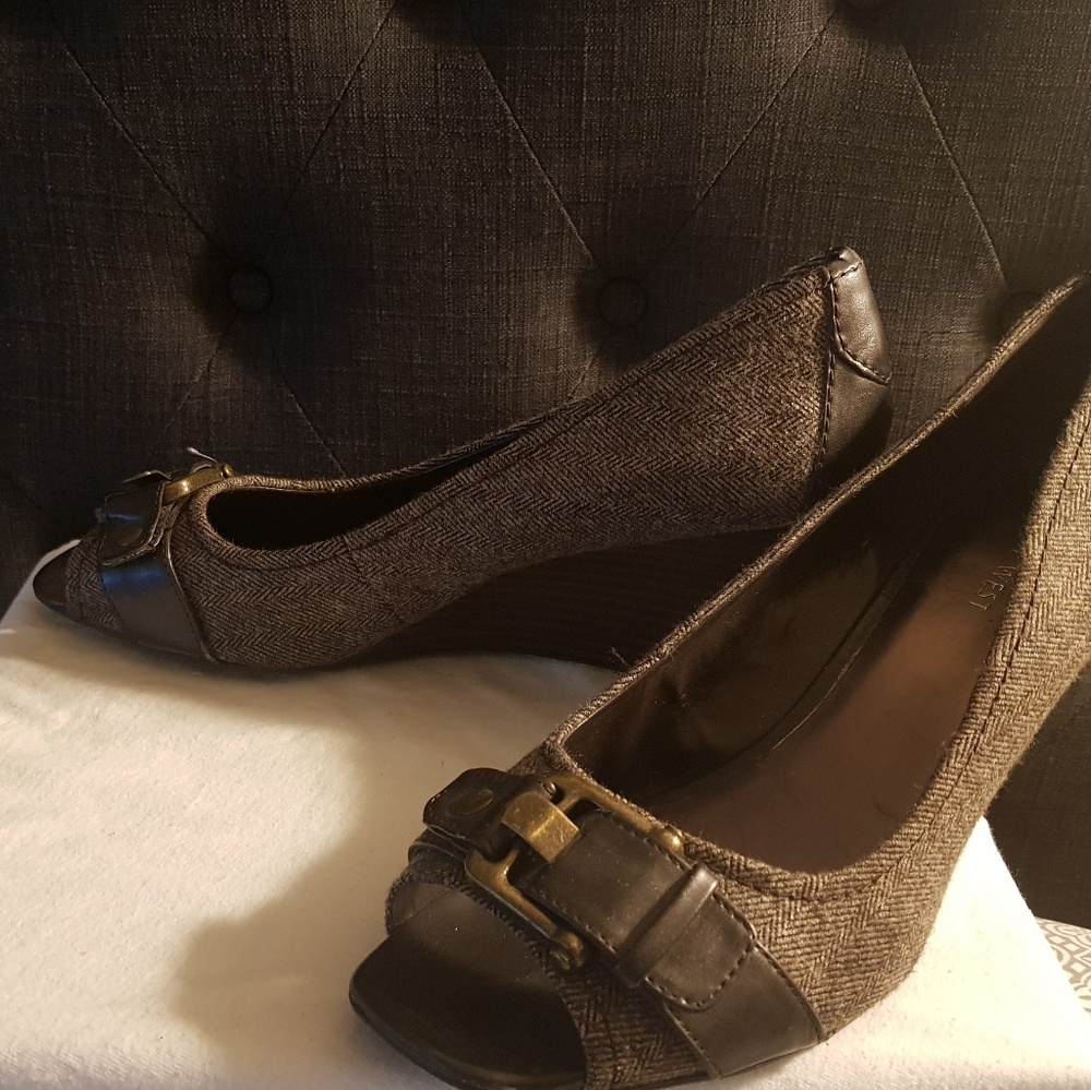 Brown Wedges